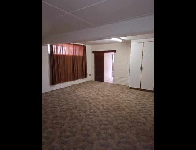 5 BEDROOM FREEHOLD FOR SALE IN UVONGO